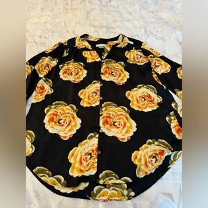 Tahari blouse size small. New with tag.